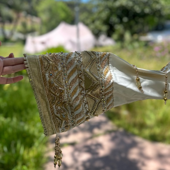 Kaftan Elegance two piece custom-made bridal kaftan- offwhite with gold - Picture 5 of 16